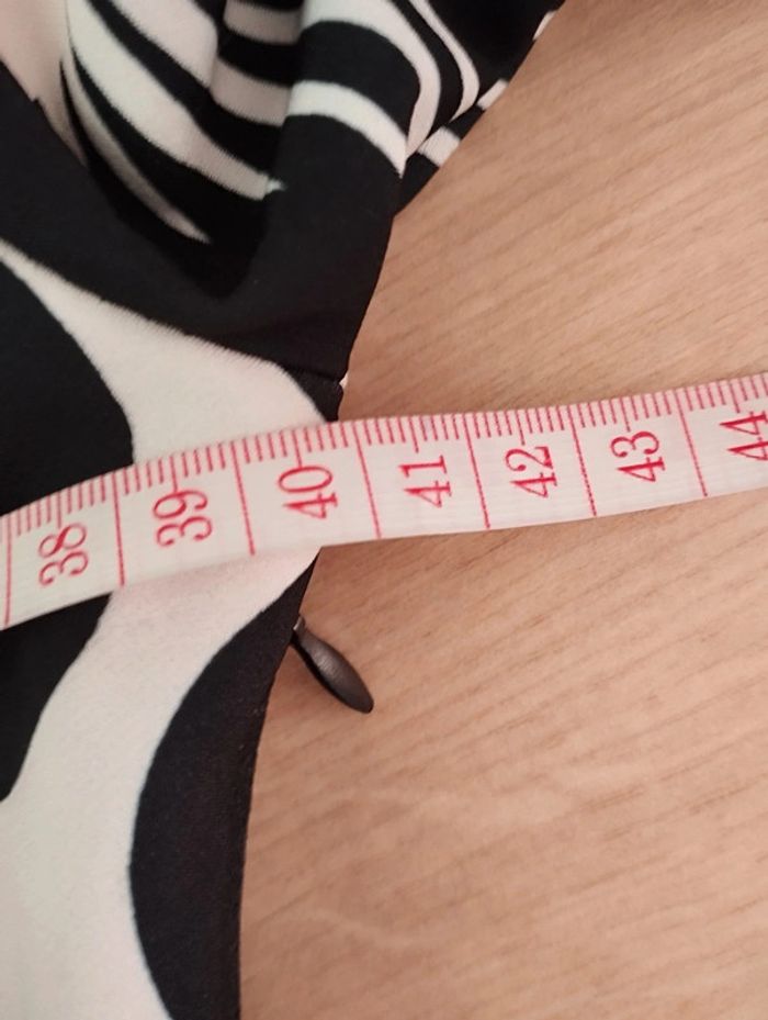 Robe chic fendue à l'arrière Rinascimento XS - photo numéro 10