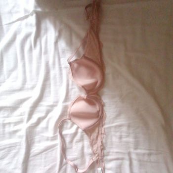 Soutien gorge rose clair à dentelle