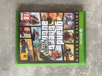 Jeu pour Microsoft xbox one, GTA V, Grand theft auto édition premium en français.
