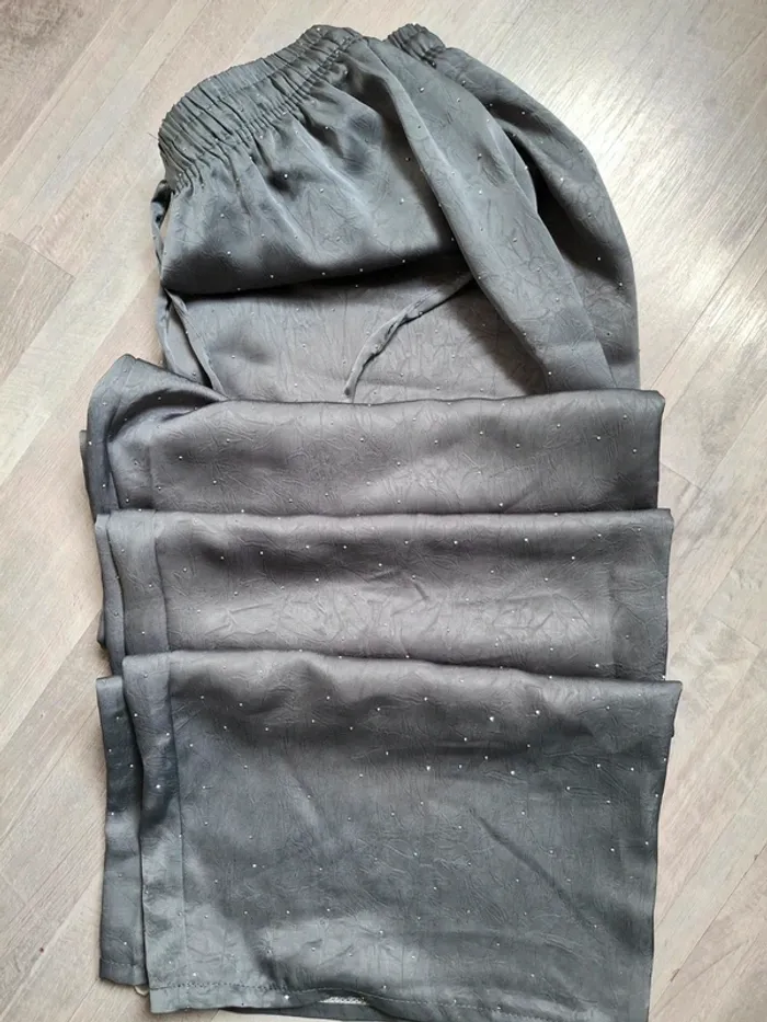 Pantalon palazzo strass gris satin