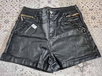 Short neuf