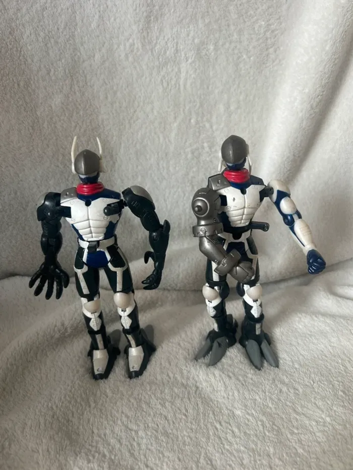 Lot 2 figurines Digimon Bandai 2001 – Cyberdramon & Justimon – vintage / pour pièces