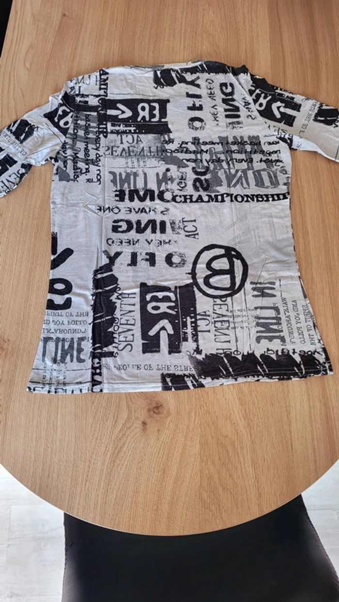 🟣 Tee Shirt Grafic en taille M 🟣 - photo numéro 4