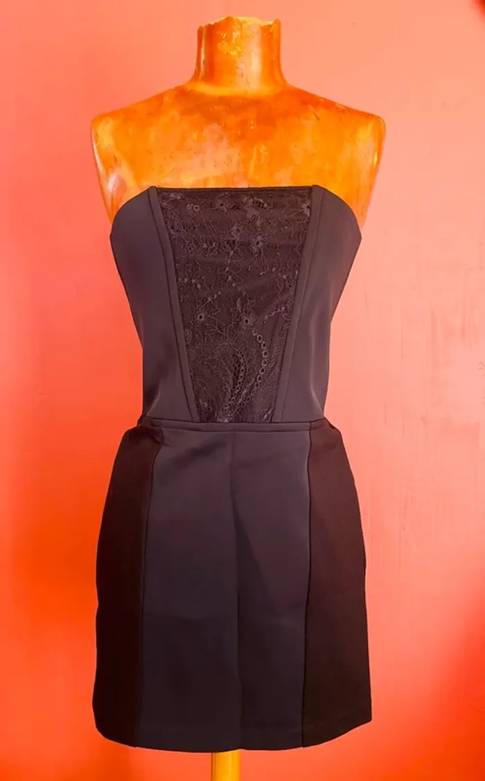 Magnifique robe bustier noire à dentelle