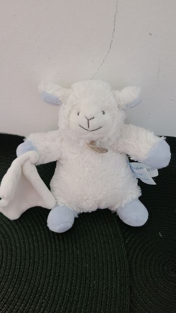 Doudou Mouton agneau Mochoir blanc bleu Mon Tout petit 17 cm DOUDOU ET COMPAGNIE