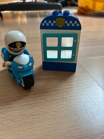 Lego Duplo policier 