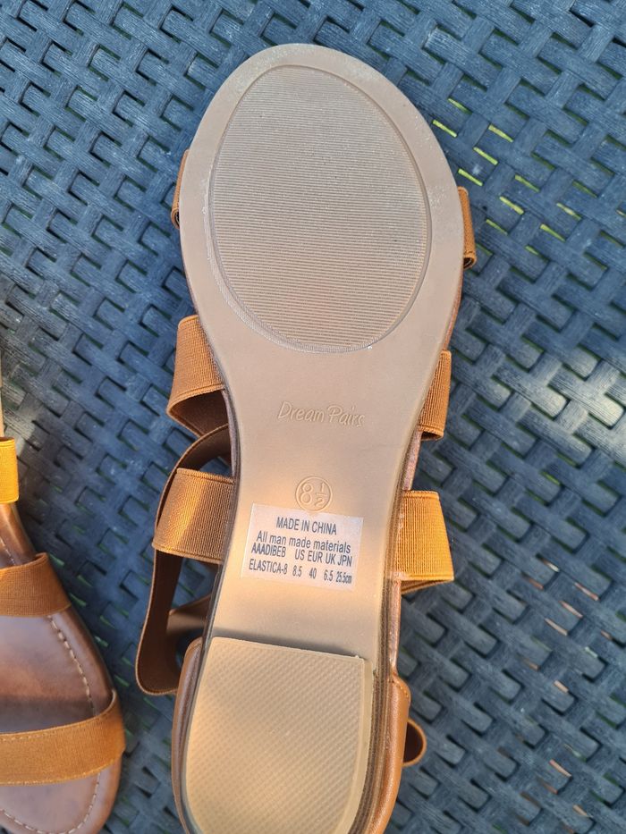 Sandales. Couleur caramel. Talon 2 cm. Taille 40. Neuve. Dreampairs - photo numéro 3