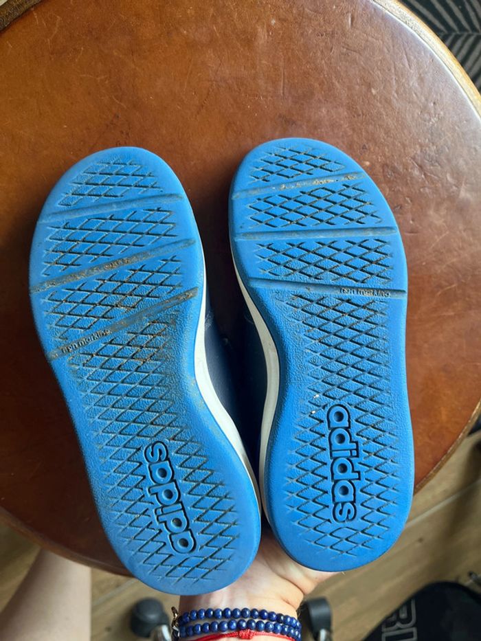 Baskets Adidas taille 33 - photo numéro 4