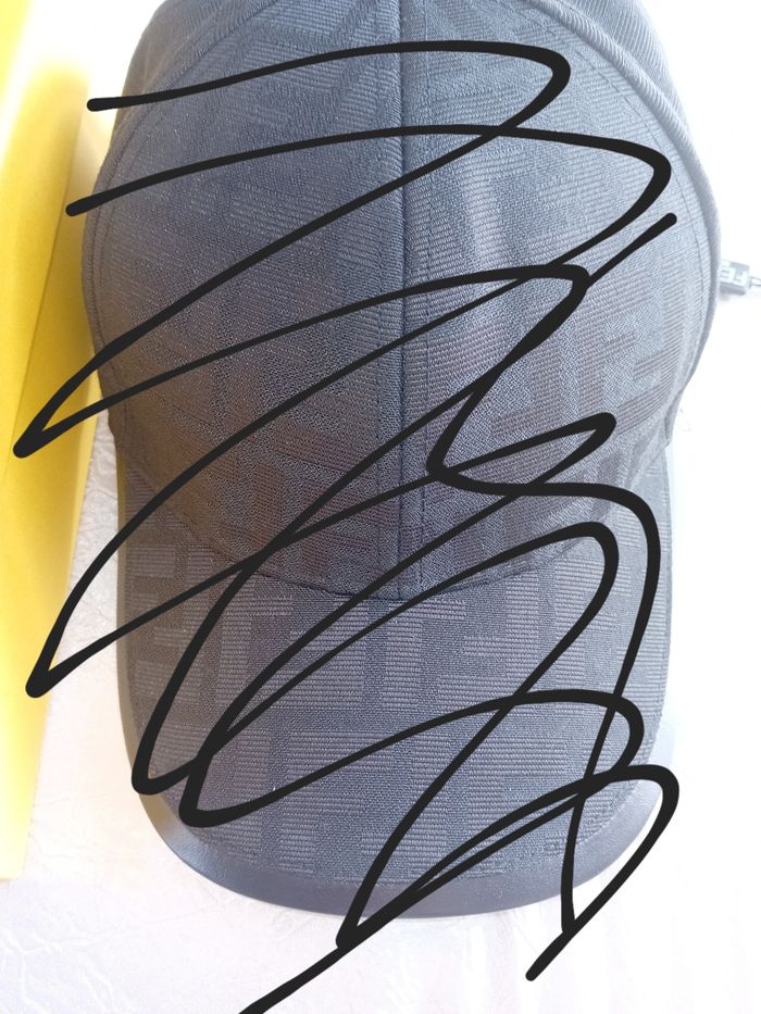 Casquette Fendi - photo numéro 2