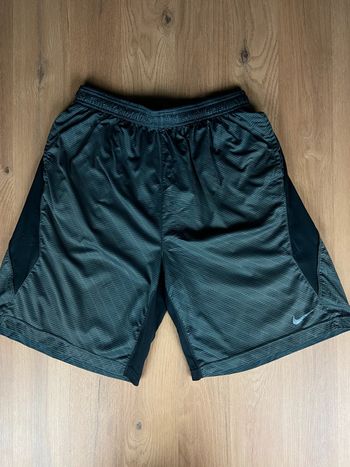Short de sport noir Nike taille L