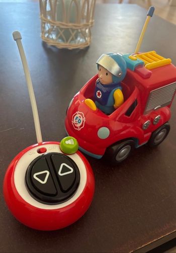 Voiture télécommandée de pompier pour enfant