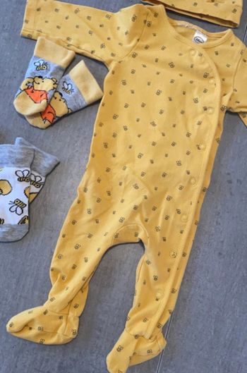 Pyjama et bonnet + chaussette Winny l’ourson