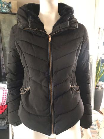 Manteau court Zara noir col fourré