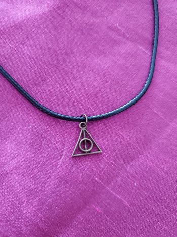 collier cordelette cuir et harry Potter relique de la mort