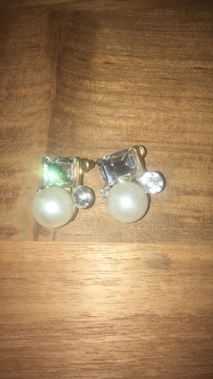 Jolies boucles d’oreilles fantaisie avec strass et perle