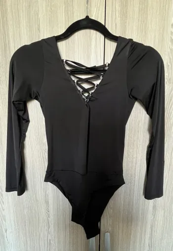 Body noir avec laçage