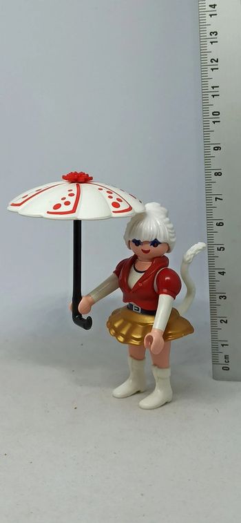 Femme déguisée avec ombrelle playmobil