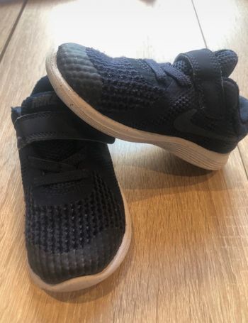 Basket Nike taille 23,5