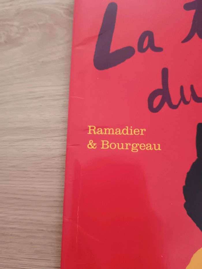 Livre la tâche du chat. - photo numéro 2