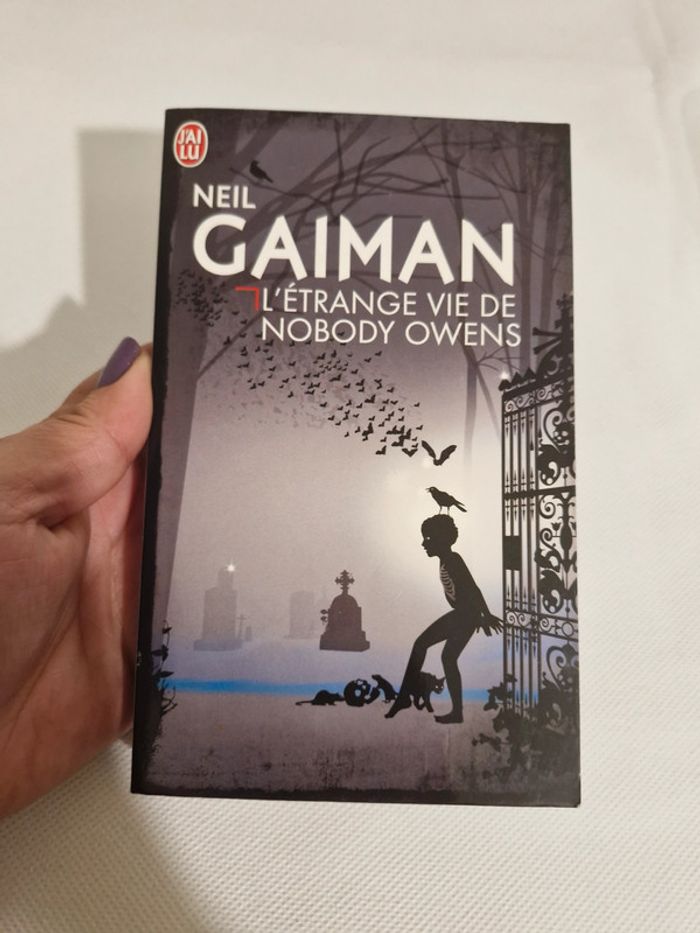 L’étrange vie de Nobody Owens Neil Gaiman 9782290055908