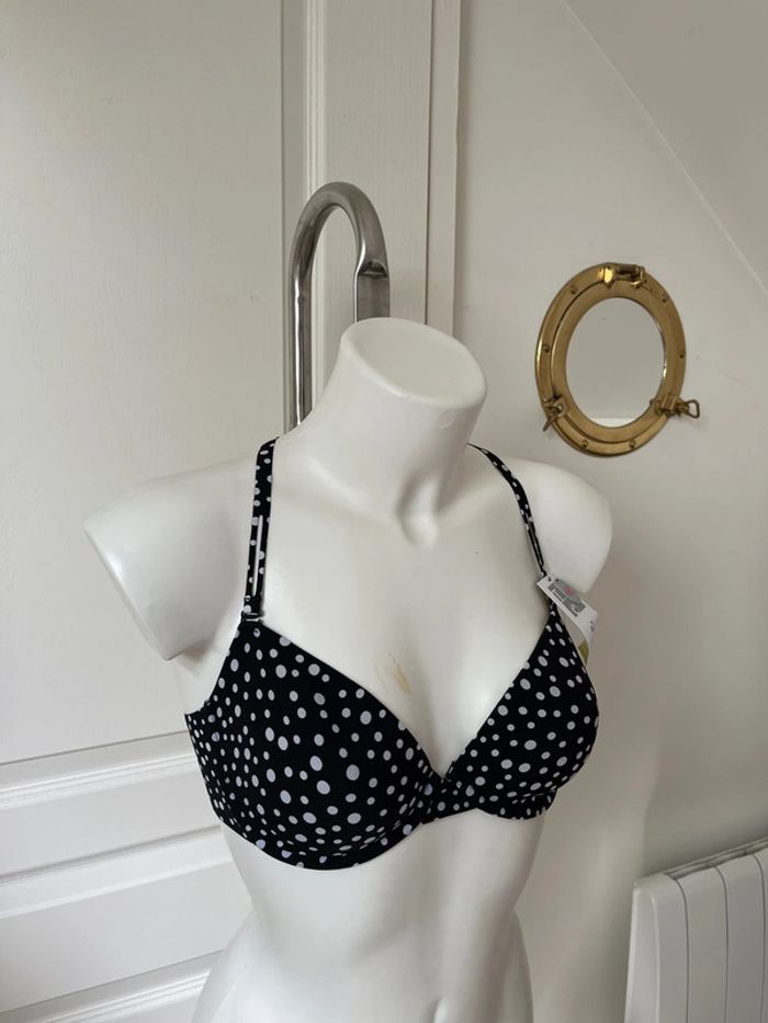 Soutien-gorge à pois - photo numéro 8