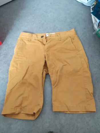Short jaune
