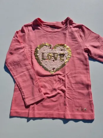 T-shirt sequins love