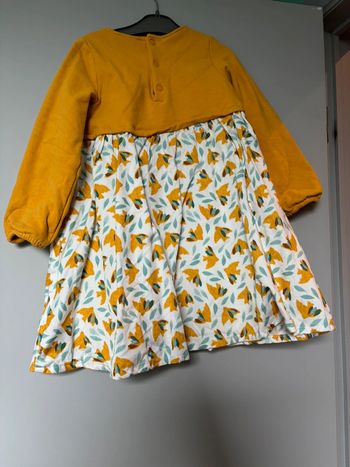 Robe jaune à fleurs