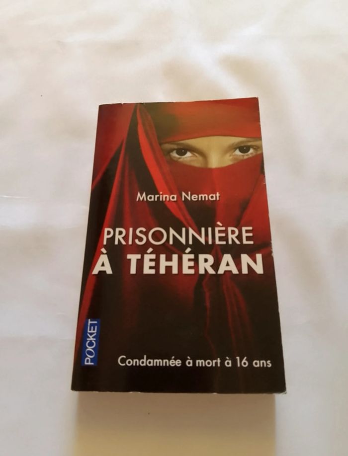 Livre: prisonnière a Téhéran