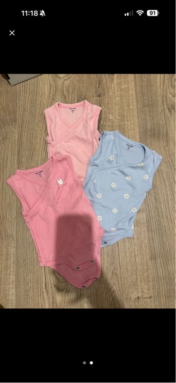 3 bodies réservé Léa