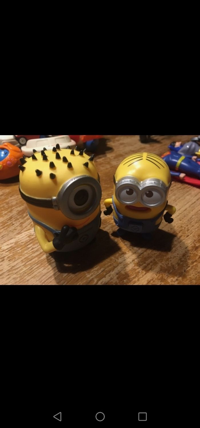 2 figurines