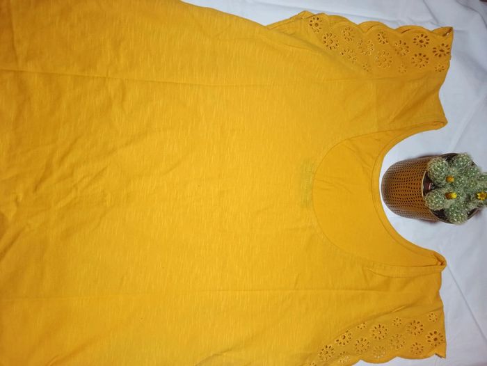 T-shirt femme jaune motard en excellente état - photo numéro 4