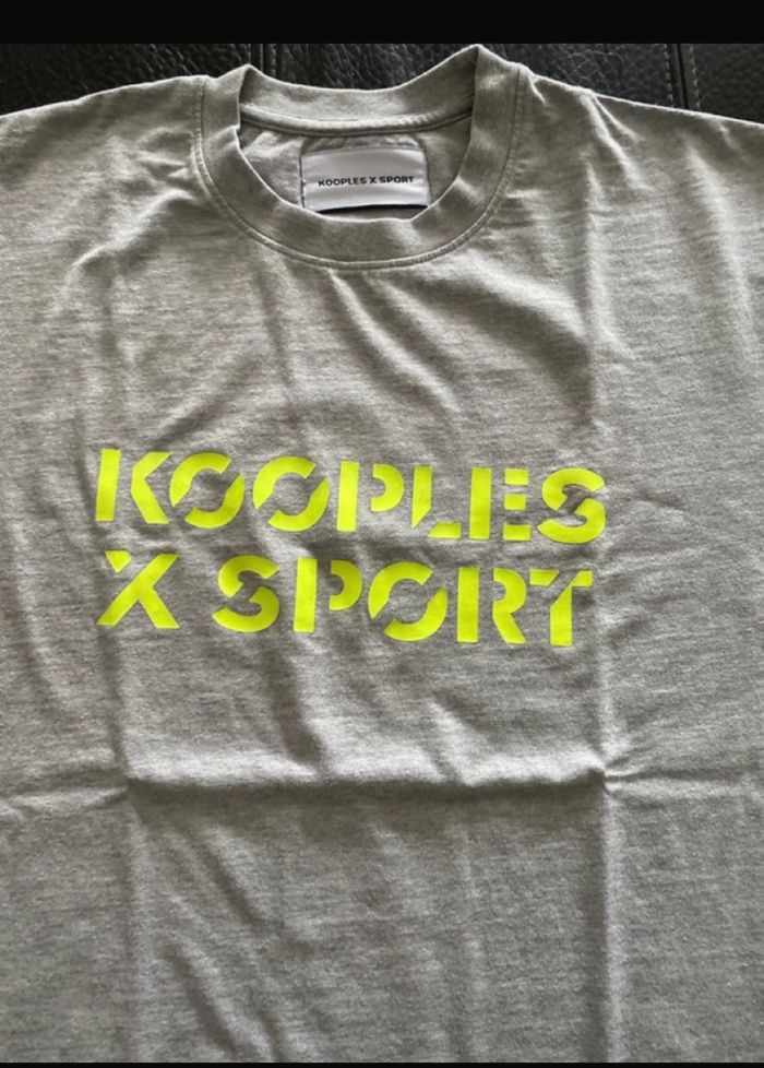 TEE SHIRT THE KOOPLES TAILLE M COMME NEIF GRIS LOGO FLUO
