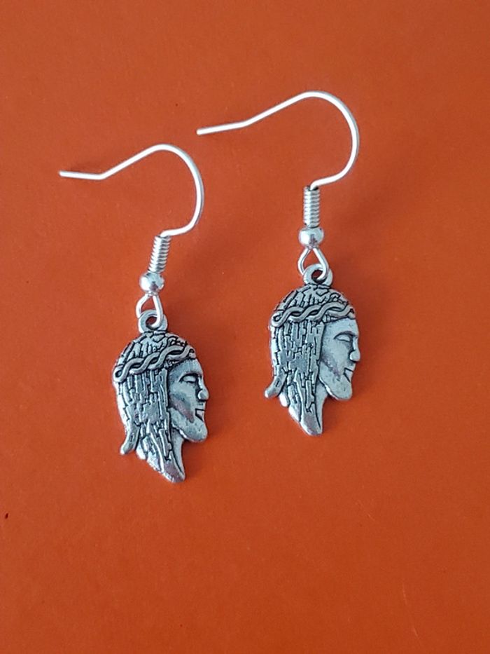 Boucles d'oreilles jésus chrétien