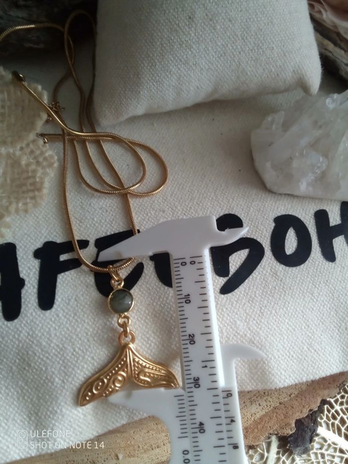 Collier queue de baleine / sirène dorée et pierre de labradorite - photo numéro 2