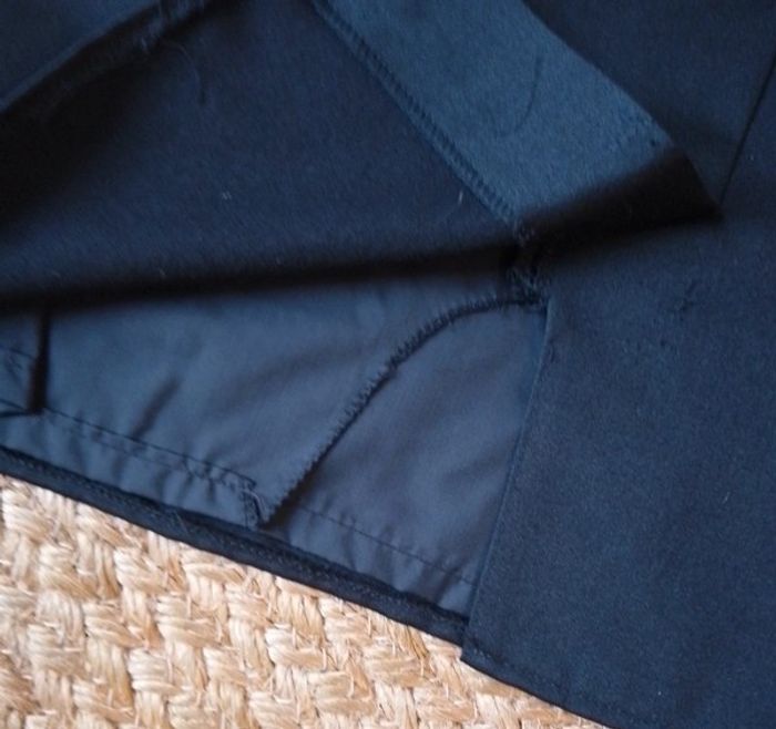 Jupe noire polyester et laine avec doublure ( mesure dans l'annonce) - photo numéro 6