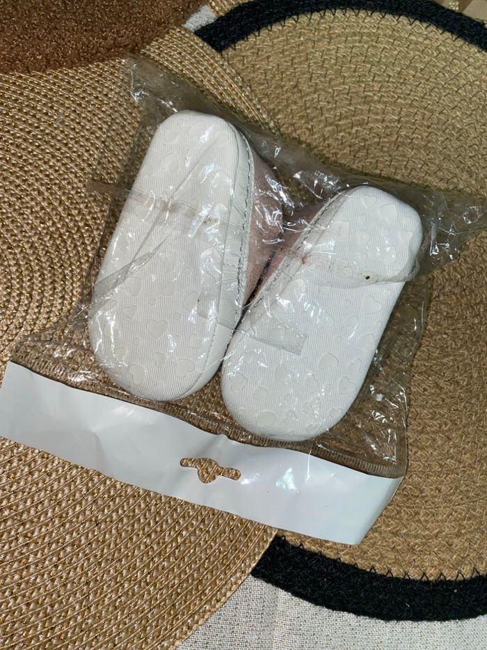 Chaussures bébé 9/12 mois - photo numéro 2