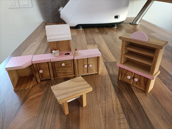 Petits meubles en bois pour maison poupée ou lutins farceurs - photo numéro 3