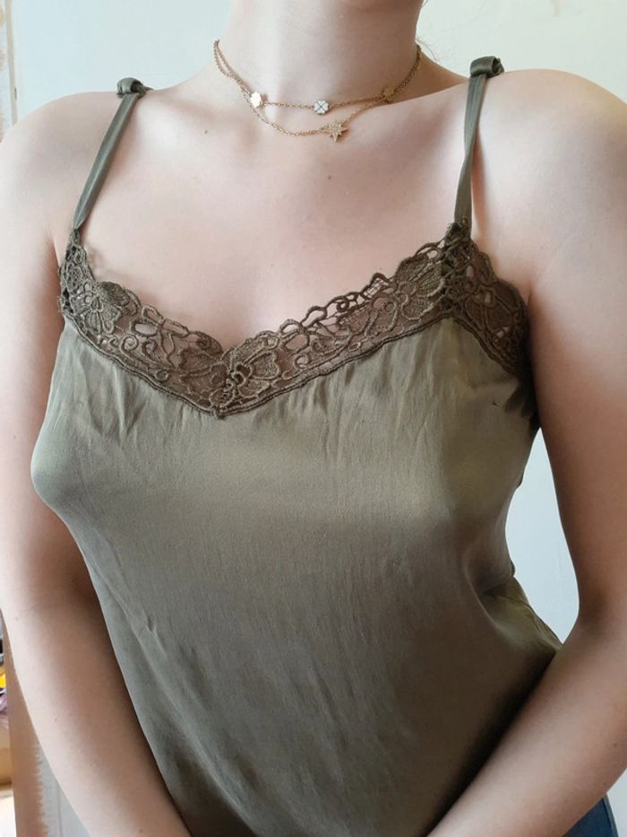 Débardeur kaki broderie bretelles réglables