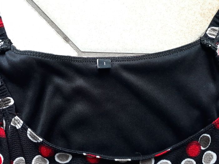 Robe courte noire avec des pois rouge et blanc taille 1 ( 36 ) - photo numéro 4