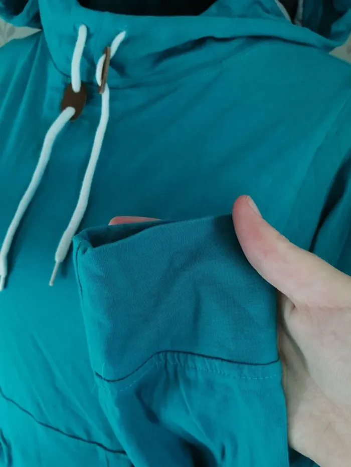 Sweat à capuche fin bleu turquoise avec lien et broderie / crique privee / (L) - photo numéro 6