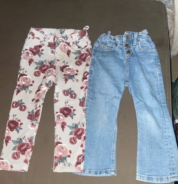 Deux pantalons fille taille 92 cm