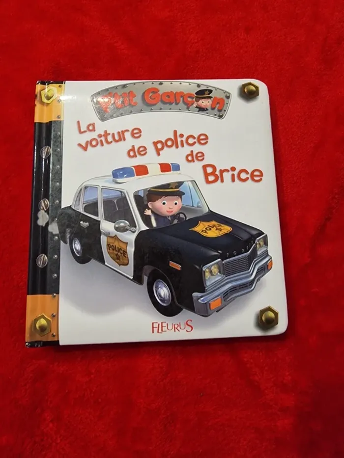 Livre 17 p'tit garçon la voiture de police de Brice