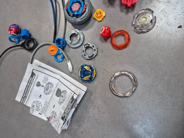 Lot toupies beyblade vrac - photo numéro 2