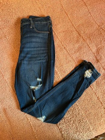 Jeans bleu effet déchiré • taille 42