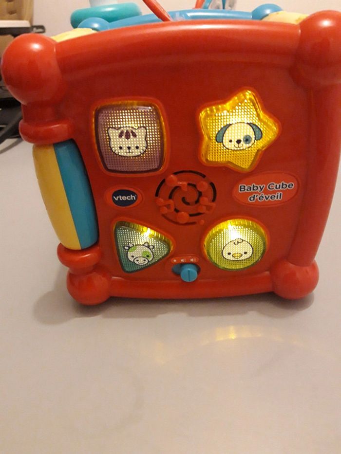 Baby cube d'éveil vtech