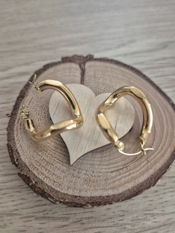 Jolie boucle d'oreilles torsadé en acier