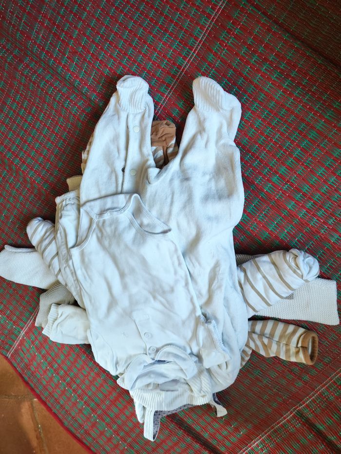 Lot de 8 vêtements bébé 3 mois couleurs blanc, beige, écru - photo numéro 2