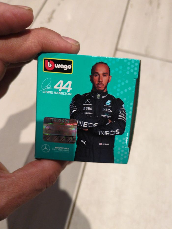 Formule 1 mercedes F1W14E bburago - photo numéro 5