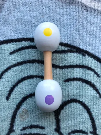 Hochet maracas janod à pois